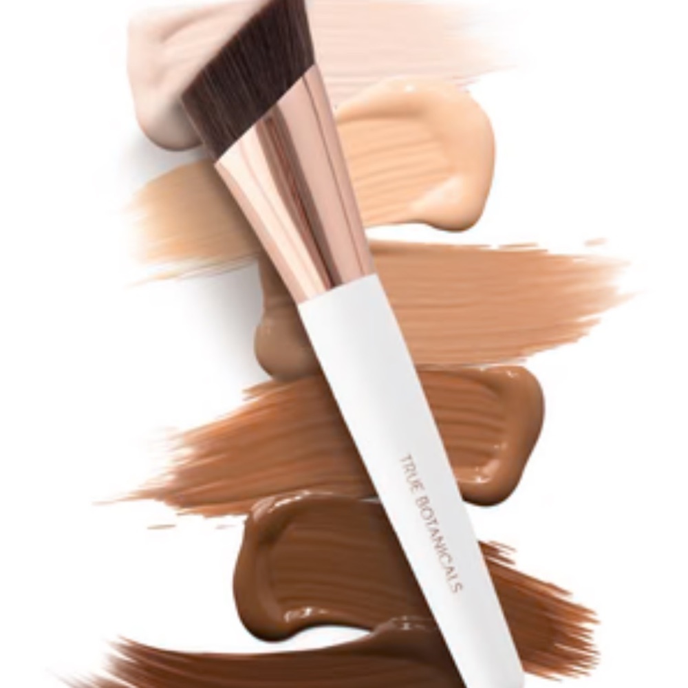 New in box True Botanicals every day flawless foundation brush $45